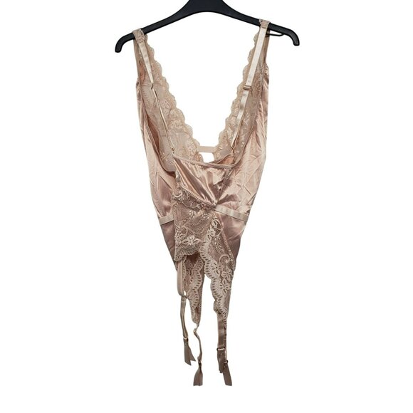 Oh La La Cheri Soft Cup Merry Widow with Plunging Neckline and Garter Straps - Picture 9 of 13